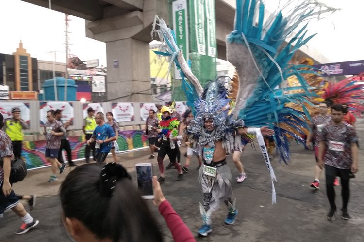 Peserta lari dengan kustom unik di JF3 2018, Minggu (22/4/2018)