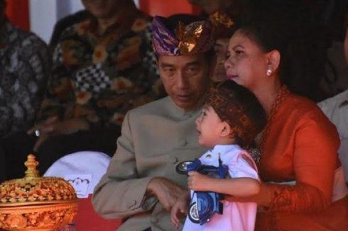Jokowi Menikmati Minggu Malam dengan Menyantap Pho di TIS Square Tebet