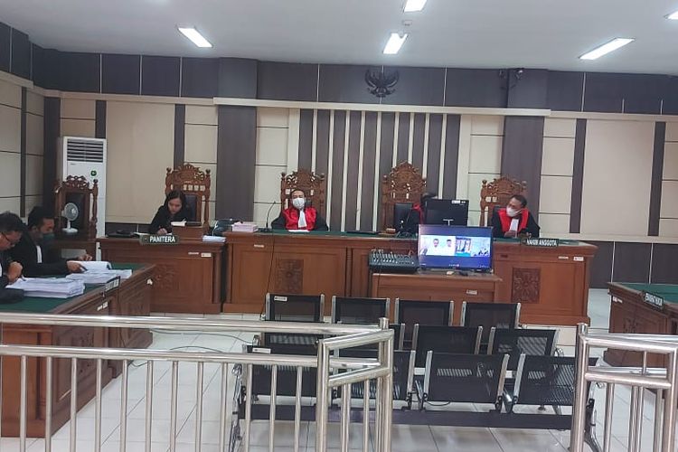 BACAKAN TUNTUTAN—Jaksa penuntut umum Kejari Wonogiri membacakan tuntutan dua terdakwa kasus korupsi bantuan sapi Kemendes PDDT di ruang sidang Pengadilan Negeri Tipikor Semarang, Selasa (19/7/2022) lalu