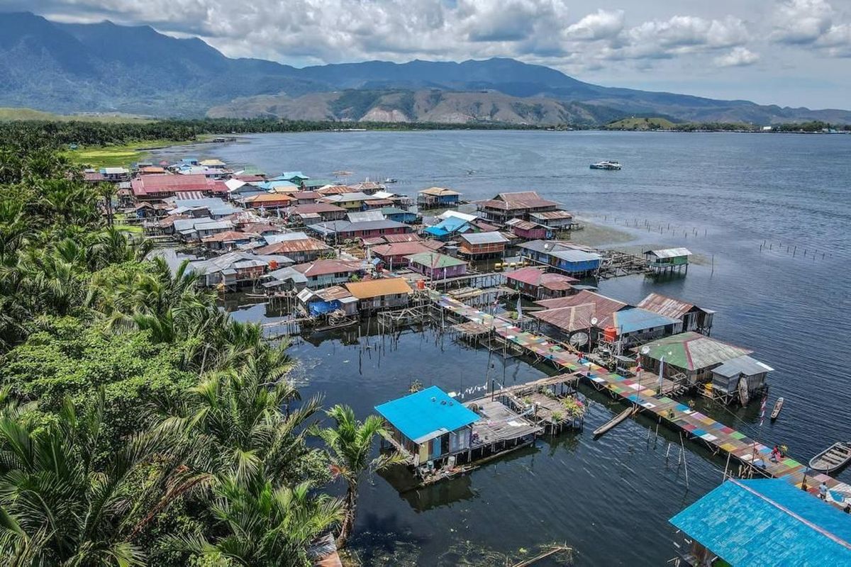 Ilustrasi Desa Wisata Kampung Yoboi di Jayapura, Papua.