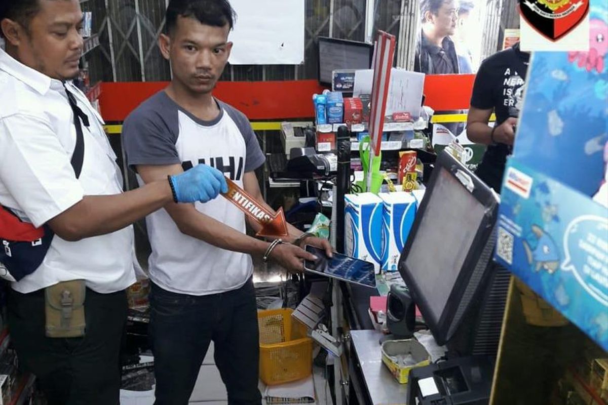 Muhammad Dani diamankan polisi setelah ketahuan membobol dua minimarket dalam semalam.