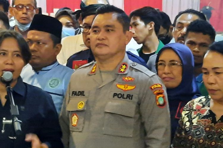 Kapolda Metro Jaya Irjen Fadil Imran usai menggelar pertemuan dengan perwakilan organisasi masyarakat, serikat buruh dan mahasiswa di Balai Pertemuan Polda Metro Jaya, Kamis (22/9/2022).