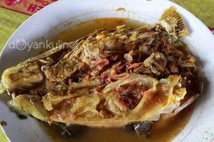 Sayur goreng asem kepala kakap. 