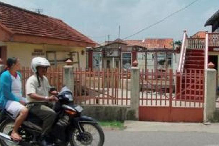 Rumah Keluarga besar Zaenal Abidin, terpidana mati kasus narkoba, Palembang, Jumat (10/4).