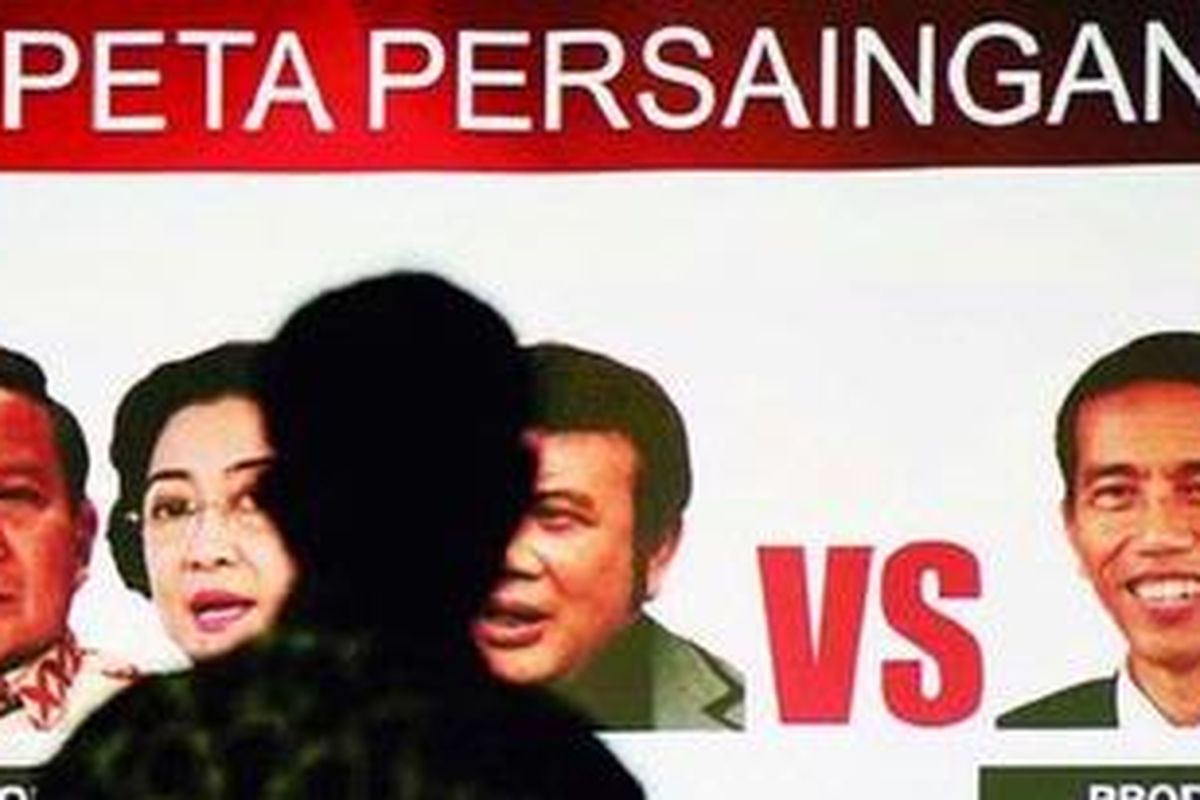 Ketua Pusat Data Bersatu (PDB) Didik J Rachbini menyampaikan hasil survei mengenai calon Presiden 2014 di Jakarta, Rabu (6/2/2013). Hasil survei PDB mendapati nama Joko Widodo sebagai tokoh potensial calon presiden di urutan pertama, disusul Prabowo Subianto, Megawati Soekarnoputri, dan Rhoma Irama.