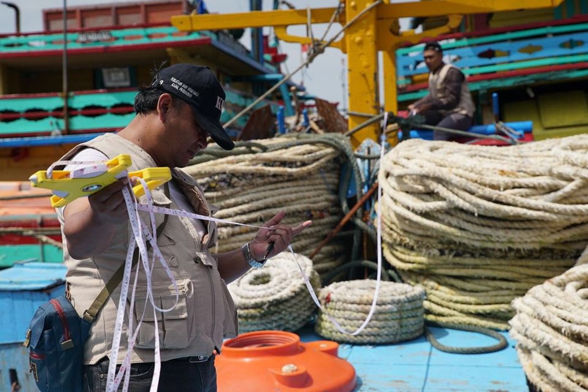 Menteri Kelautan dan Perikanan (KP) Sakti Wahyu Trenggono resmi meneken Peraturan Menteri Kelautan dan Perikanan (Permen KP) Nomor 18 Tahun. Peraturan ini melarang penggunaan alat tangkap ikan yang dapat merusak ekologi dan ekosistem laut.