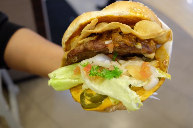 Nacho burger dari Carls Jr.