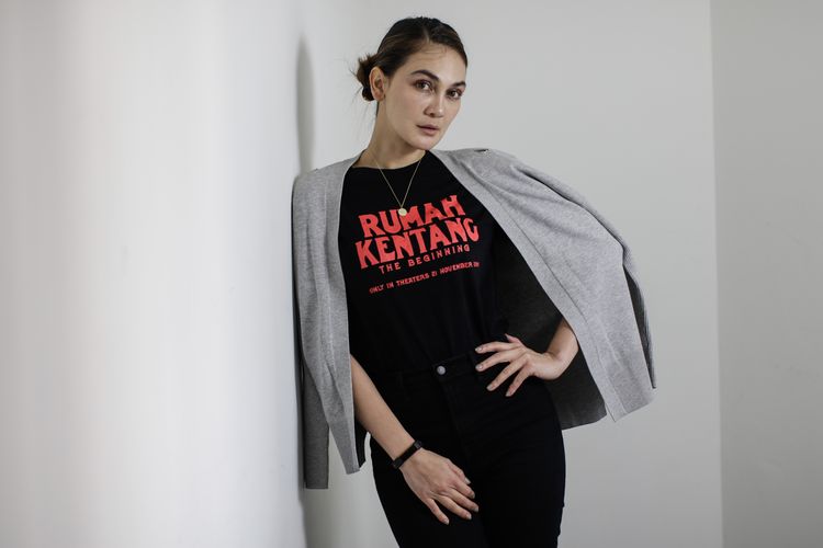 Artis peran Luna Maya berkunjung ke Kantor Redaksi Kompas.com untuk promo film Rumah Kentang: The Beginning, Kamis (7/11/2019). 