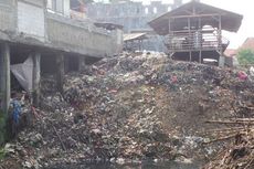 Gara-gara Kandang Kambing, Pengerukan Sampah di Kali Cipinang Dihentikan