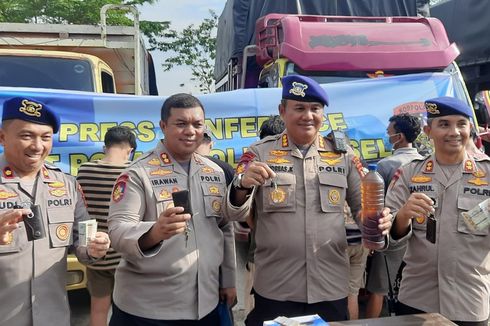 5 Truk Pengangkut 60 Ton Solar Ilegal Asal Muba Ditangkap Saat Menunggu Kapal di Dermaga Desa Prajen