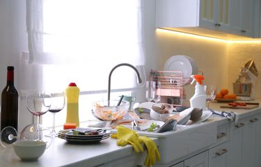 Ilustrasi dapur, dapur berantakan. 