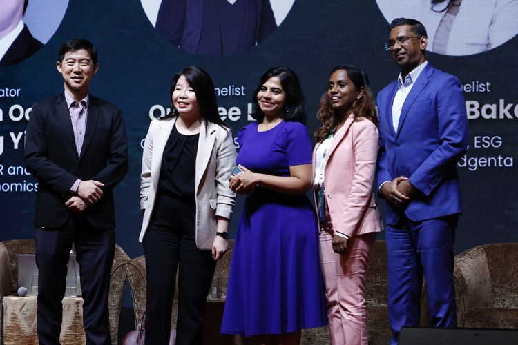 Ooi, Ong, Sharifah, Bavithira, dan Saravanan dalam panel diskusi Empowering Diversity in Industry: Bridging the Gender Gap pada The Star ESG Summit 2024 (7/11/2024). 