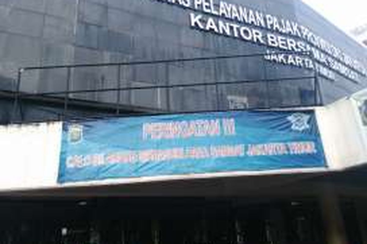 Kantor Samsat Wilayah Jakarta Timur di Kebon Nanas, Jatinegara, Jakarta Timur. Rabu (13/7/2016)