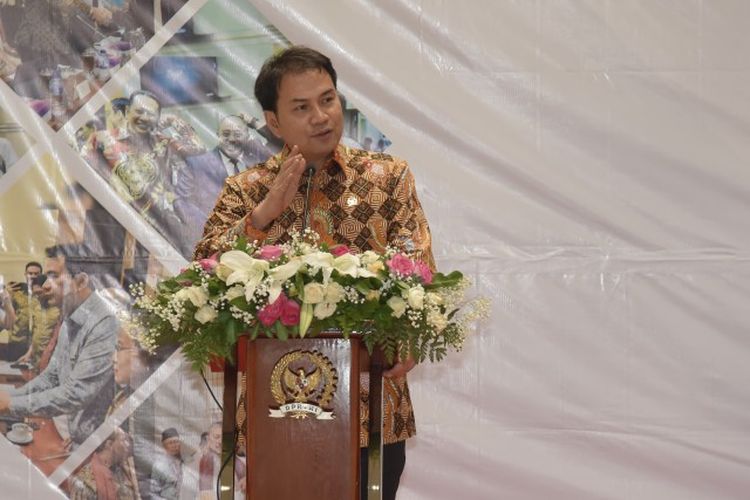 Wakil Ketua DPR RI Koordinator Bidang Politik dan Keamanan (Korpolkam) M. Azis Syamsuddin. 
