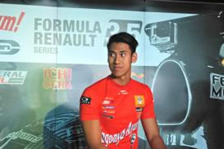 Pebalap Muda Indonesia, Sean Gelael, dari Tim Jagonya Ayam with Carlin.