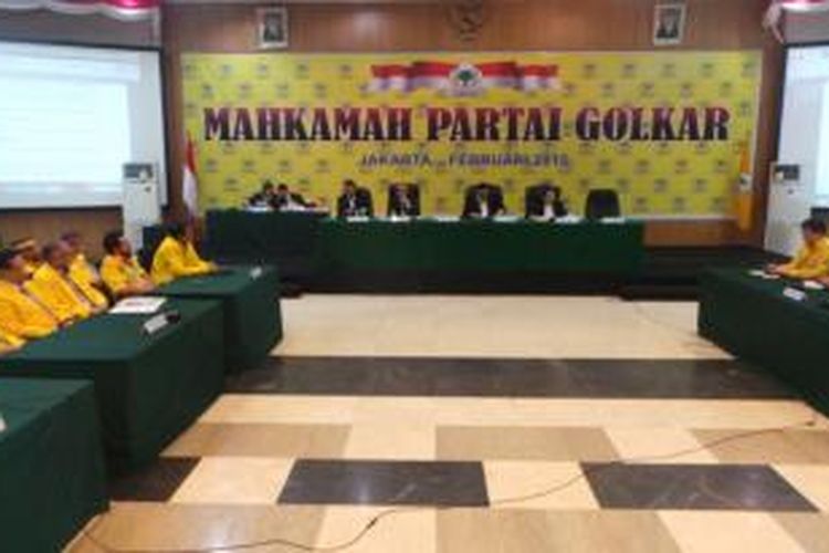 Suasana sidang pembacaan putusan perselisihan kepengurusan Partai Golkar, di Kantor DPP Partai Golkar, Jakarta, Selasa (3/3/2015).
