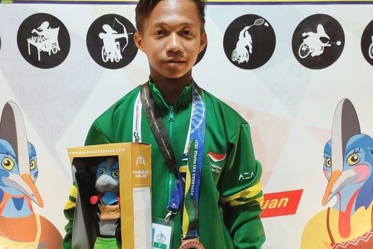 Zainul Arifin (20) mahasiswa Fakultas Ilmu Sosial dan Budaya Universitas Jember meraih perunggu dalam Pekan Paralimpiade Nasional (Peparnas) XVI pada 15 November 202