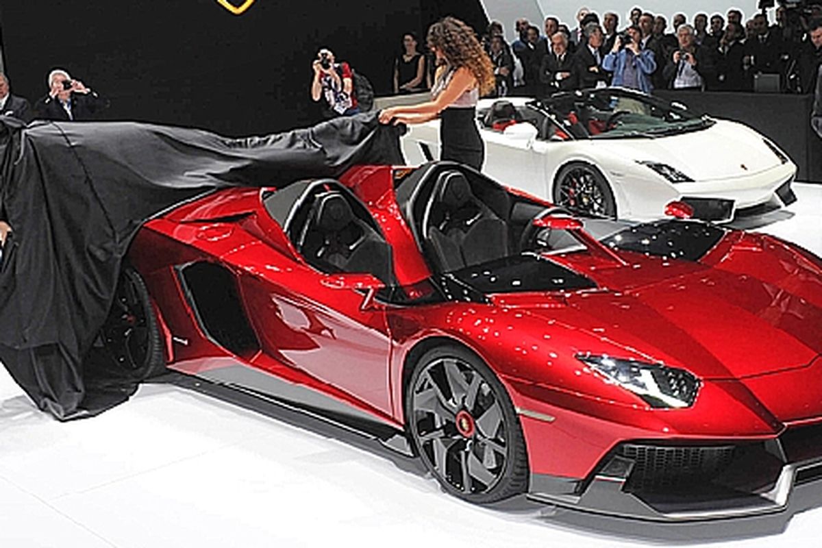 Prosesi peluncuran Lamborghini Aventador J