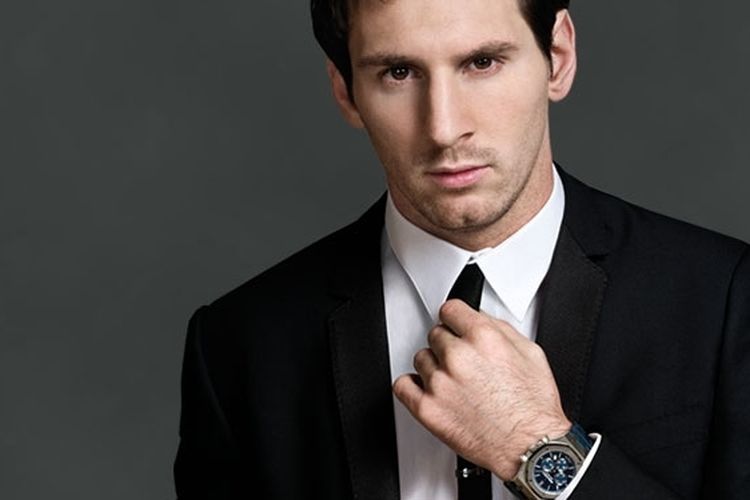 Lionel Messi mengenakan arloji Audemars Piguet Royal Oak. 