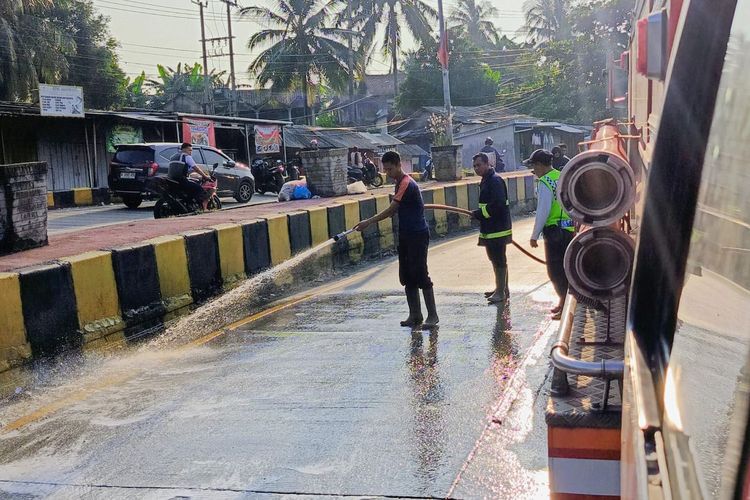 Jalur Turunan Bakauheni Dipenuhi Oli, Pengendara Diminta Tingkatkan Kewaspadaan