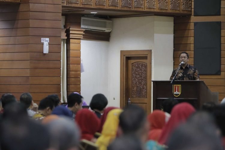 Wali Kota Semarang Hendrar Prihadi saat meluncurkan program Kampung Bersinar (Bebas Narkoba), Jumat (22/3/2019), di Semarang, Jawa Tengah. 