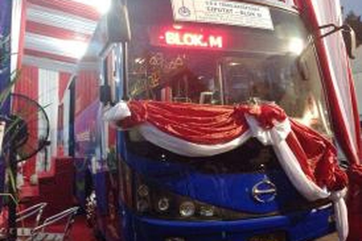 Bus transjabodetabek yang diluncurkan Perum PPD Jumat ini akan mulai beroperasi pada Sabtu (22/8/2015) besok