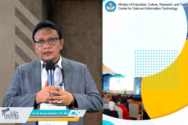 Kepala Pusat Data dan Teknologi Informasi (Kapusdatin) Kemendikbud Ristek M. Hasan Chabibie dalam penutupan International Symposium On Open, Distance, and e-Learning atau ISODEL 2021 pada Jumat, 4 Desember 2021.