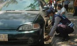 Parkir Sembarangan, Belasan Mobil Digembosi di Surabaya