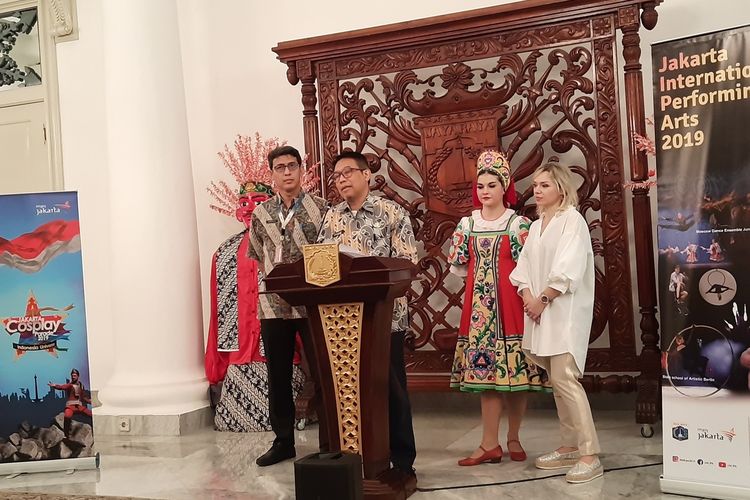 Deputi Gubernur Bidang Budaya dan Pariwisata DKI Jakarta Dadang Solihin saat konferensi pers mengenai 3 festival yang akan diselenggarakan di Jakarta akhir pekan ini, di Balairung, Balai Kota, Jakarta Pusat, Kamis (14/11/2019)