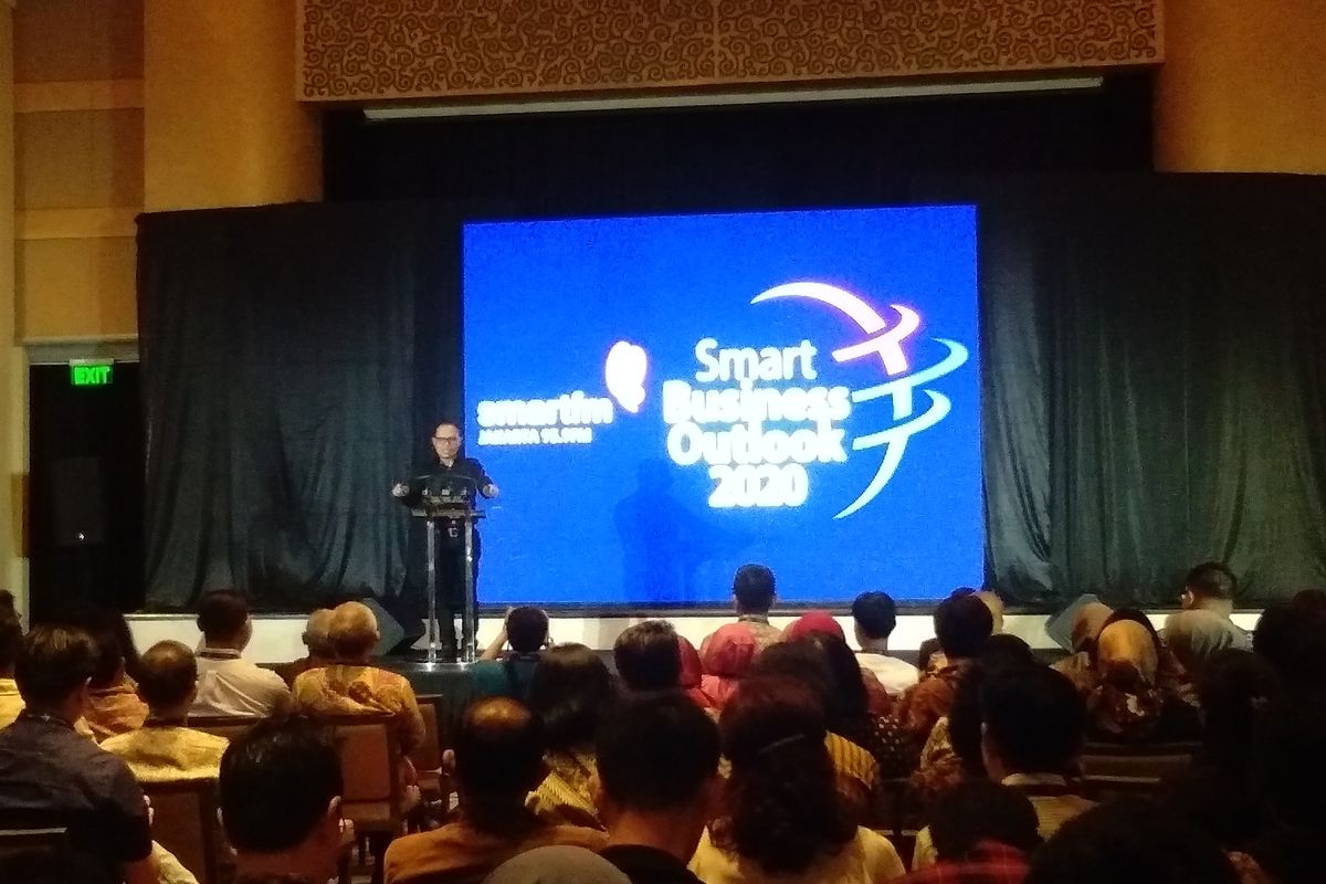Mantan Menteri Tenaga Kerja, Hanif Dhakiri memberikan sambutan sebelum membuka workshop bertemakan tentang era disrupsi teknologi yang berlangsung di Hotel Grand Hyatt, Jakarta, Senin (25/11/2019).