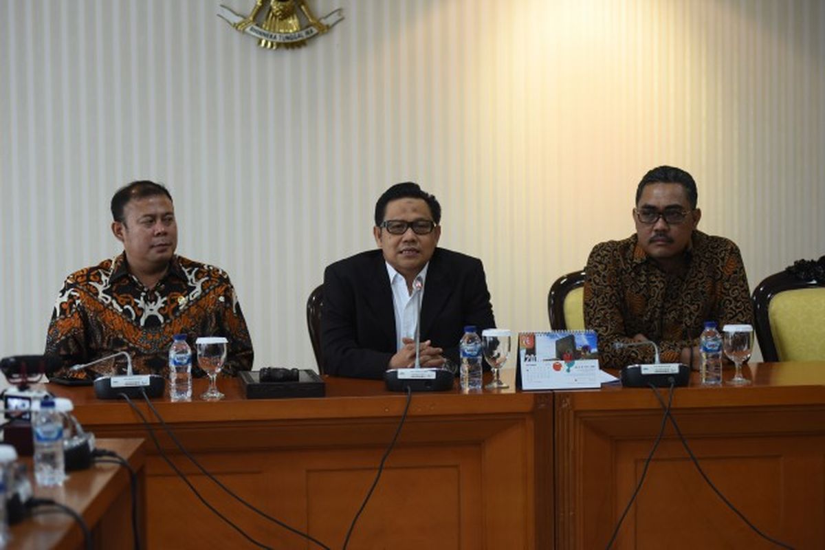 Wakil Ketua DPR RI Muhaimin Iskandar idampingi Ketua Fraksi Partai Kebangkitan Bangsa (F-PKB) DPR RI Cucun Ahmad Syamsurijal dan Anggota DPR RI sekaligus Wakil Ketua MPR RI Jazilul Fawaid.