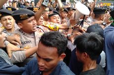 Paksa Masuk ke Gedung KPK, Beberapa Pendemo Tolak Firli Bahuri Diamankan Polisi