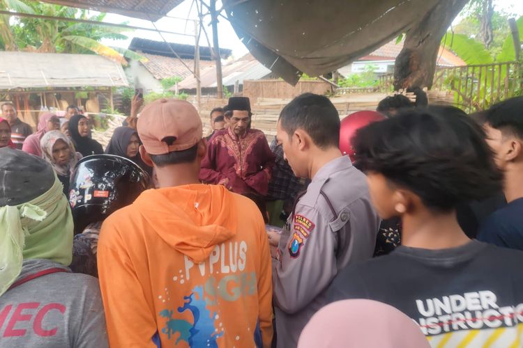 Pria Petik Mangga di Situbondo Berujung Petaka, Tersetrum Listrik Tegangan Tinggi