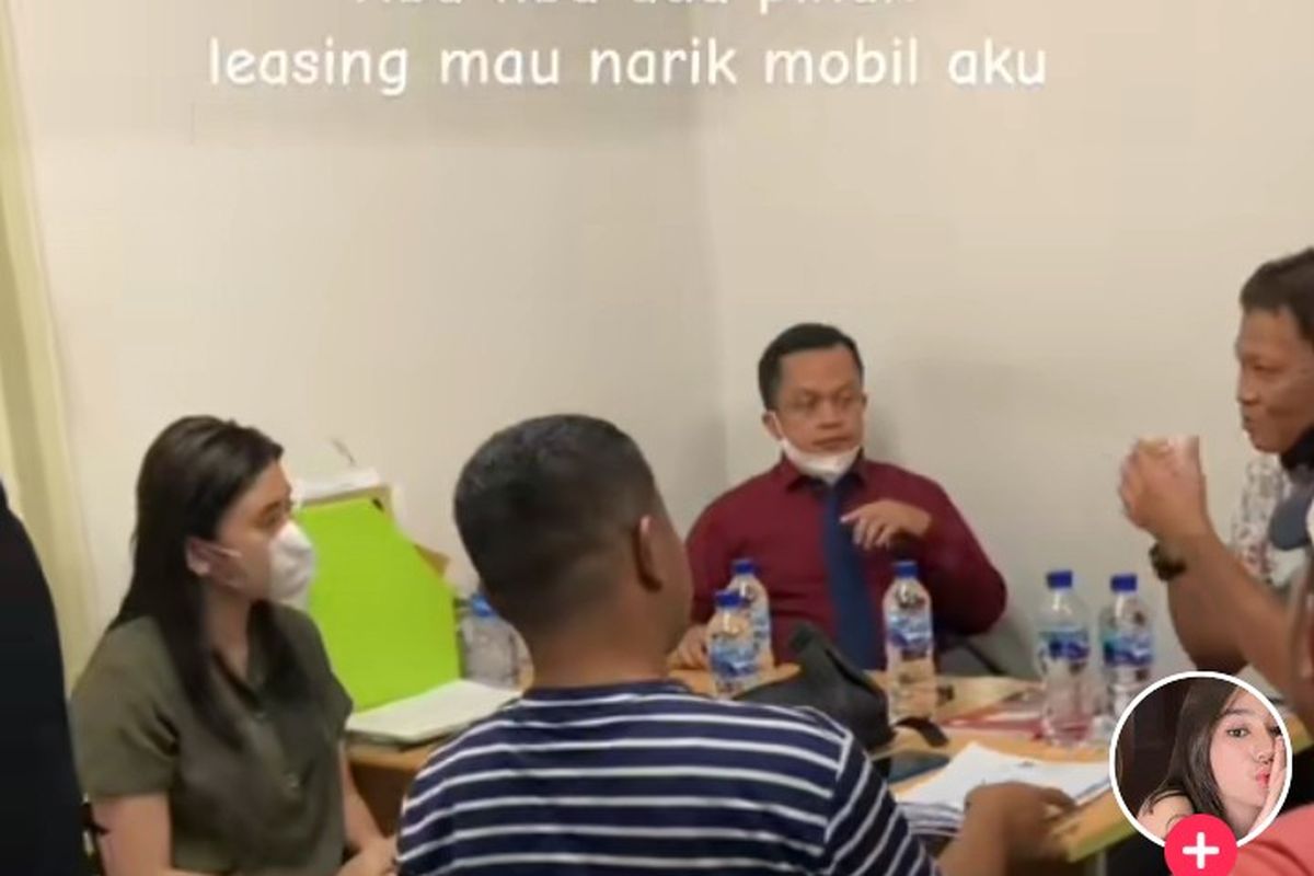 Tangkapan Layar Video Debt Collector hendak mengambil mobil Selebgram Clara Shinta