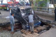 Jokowi: Jembatan Roboh karena Truk Berat