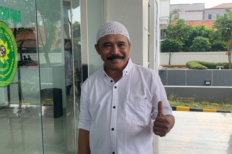 Komedian Opie Kumis mengajukan permohonan persamaan nama menjadi M Lutfi (Opie Kumis) di Pengadilan Negeri Jakarta Timur, Selasa (18/7/2023).  