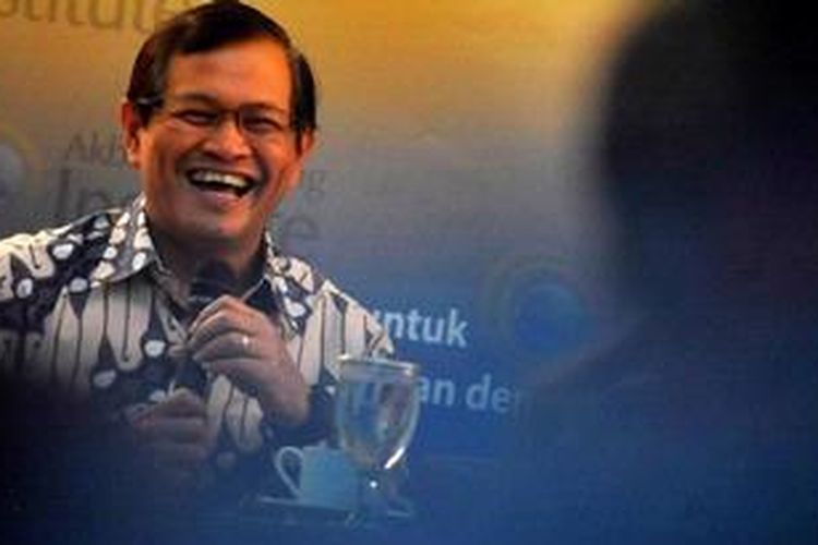 Wakil Ketua DPR Pramono Anung saat menjadi salah satu pembicara dalam diskusi publik dengan tema Menimbang Efektivitas Pemerintahan di Akbar Tandjung Institute, Jakarta, Kamis (3/3/2011). 