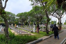 Hari Pertama Lebaran, Warga Ramai Berziarah ke Makam TMP Kalibata