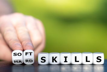 Kemampuan Penting untuk Mengembangkan Karir dan Contoh Soft Skill Maupun Hard Skill