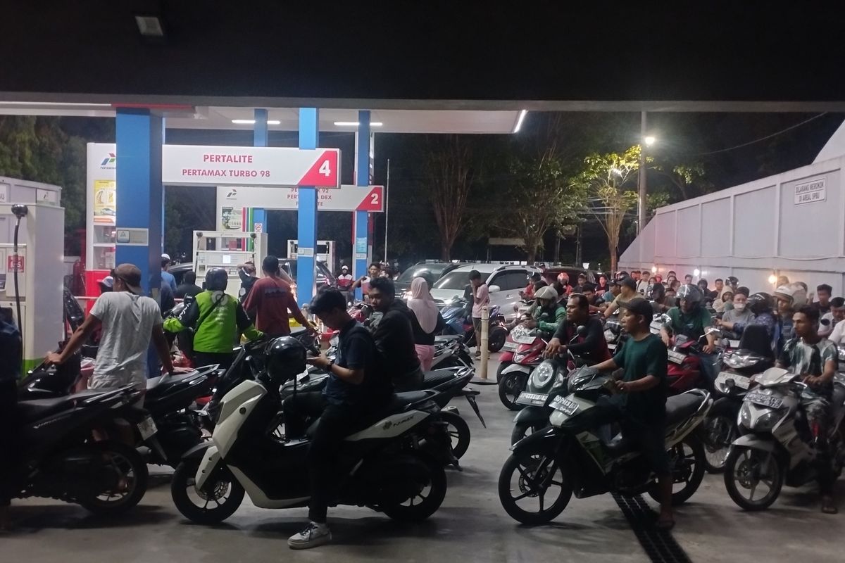 Gara-gara Isu BBM Tinggal 21 Hari, SPBU di Medan Diserbu Warga