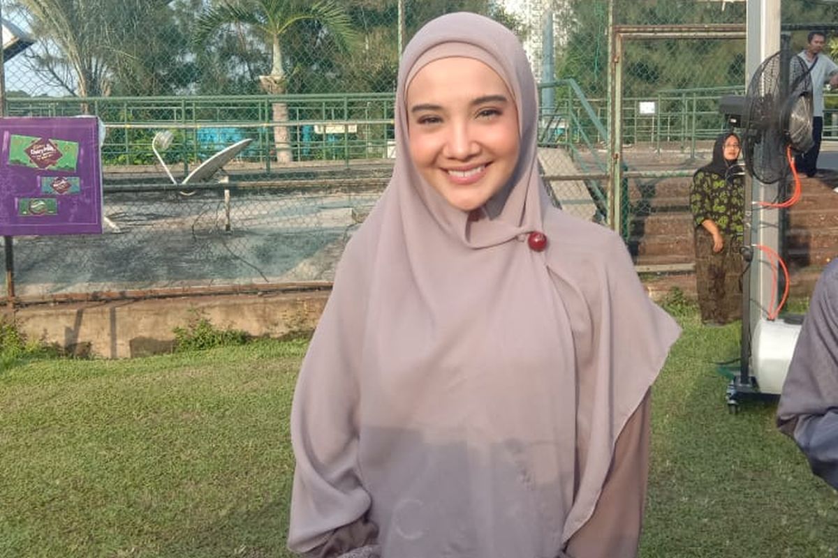 Zaskia Sungkar menghadiri acara buka puasa bertajuk Berbagi dari Hati bersama Cadbury di GOR Soemantri, Kuningan, Jakarta Selatan, Selasa (21/5/2019).