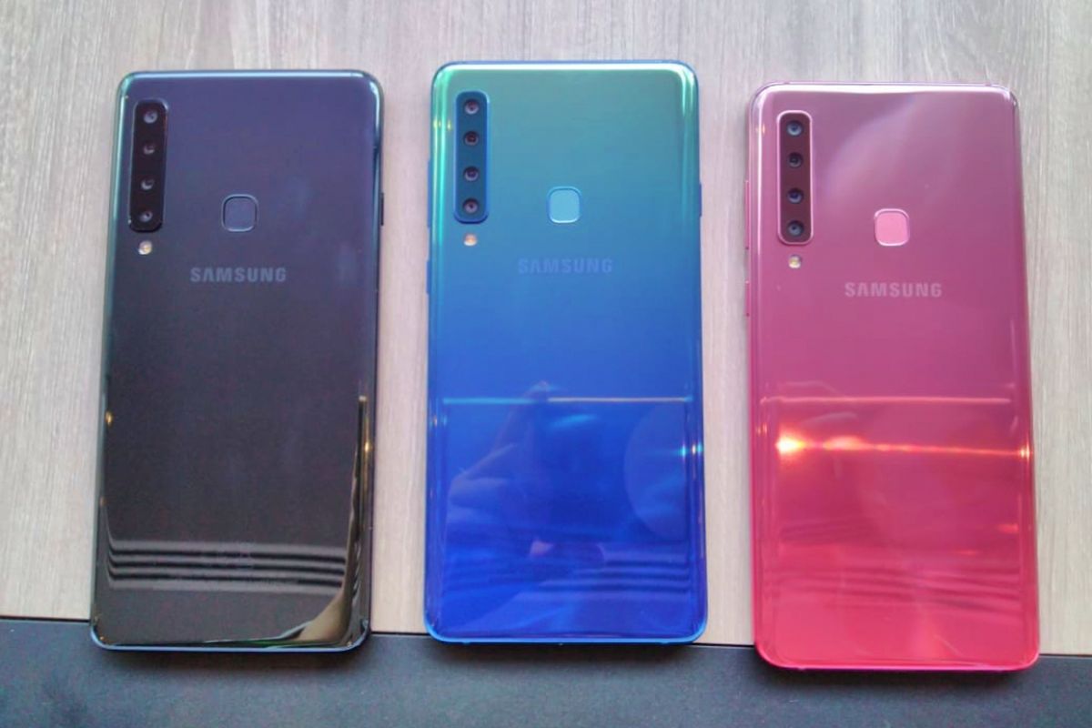 Galaxy A7, smartphone pertama Samsung dengan 3 kamera belakang.