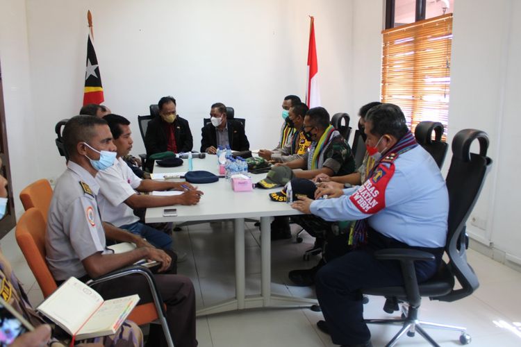Pertemuan sejumlah instansi Indonesia dan Timor Leste di perbatasan kedua negara