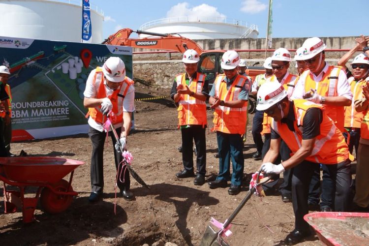 Ground breaking pembangunan terminal BBM di Maumere, Nusa Tenggara Timur, Senin (30/7/2018).