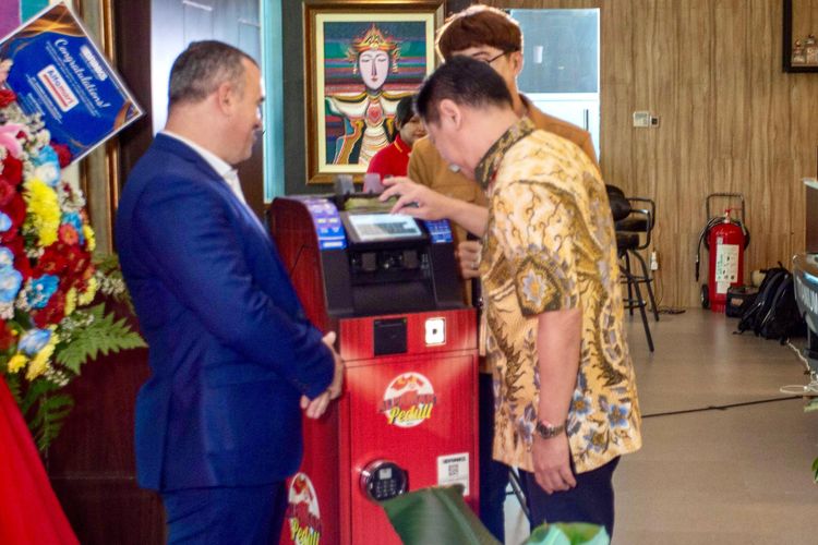Mesin Digital Retail System (DRS) Brinks yang digunakan di 1.000 gerai Alfamart untuk memudahkan pengelolaan uang tunai.
