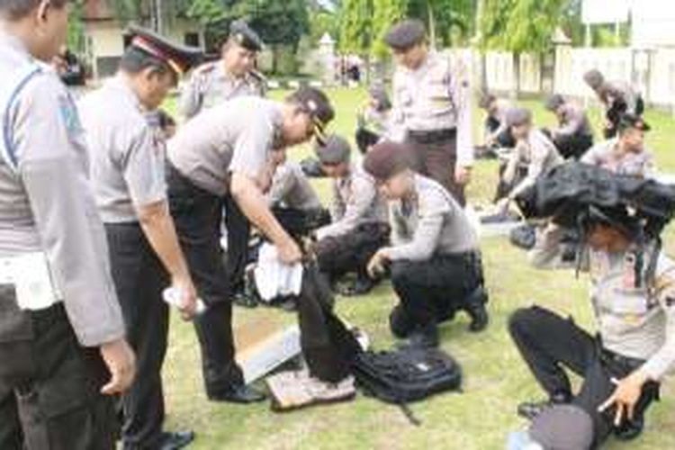 Kabag Ops Polres Pekalongan, Jawa Tengah, Kompol Muhammad Udjir mengecek kesiapan Satgas Bencana.