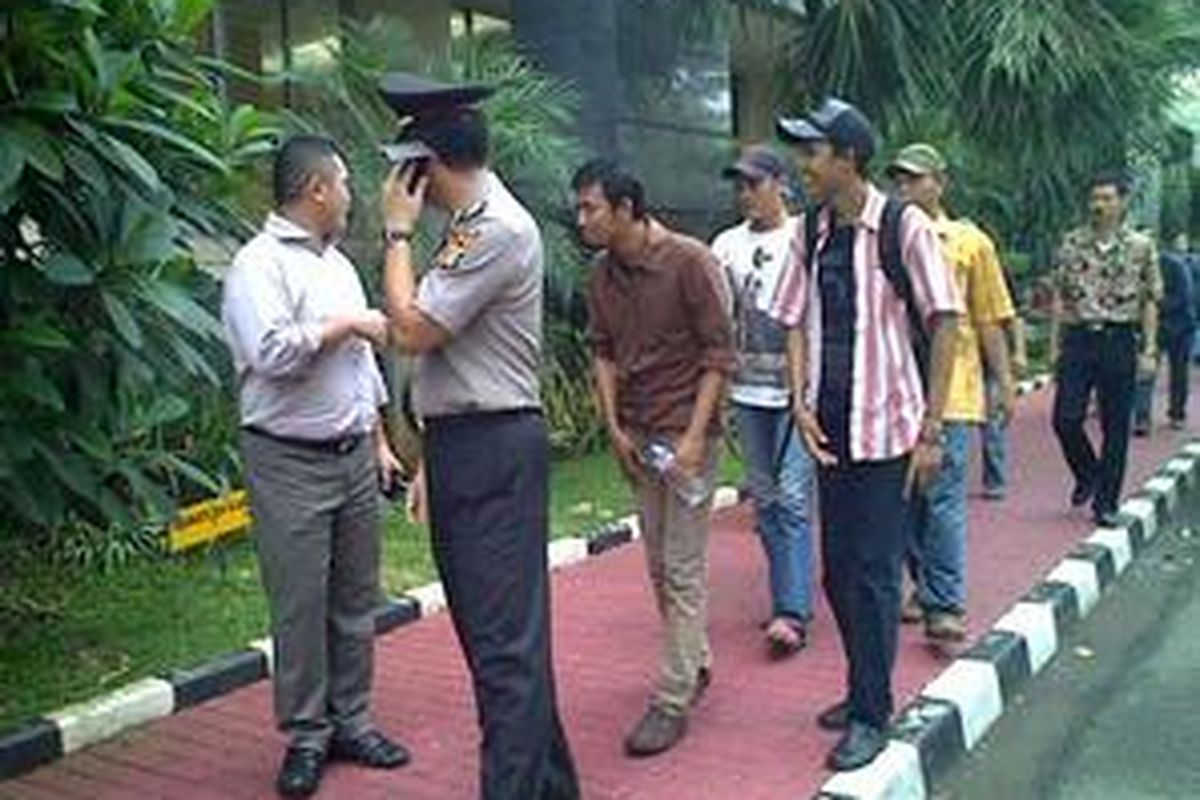 Enam perwakilan Kapak diperbolehkan menemui Ahmad Laode di Polda Metro Jaya
