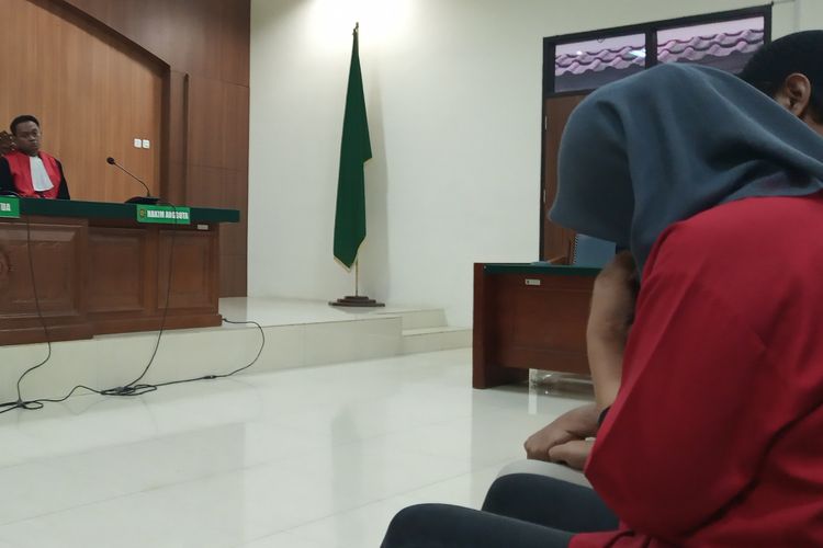 Suasana saat vonis hukuman mati terhadap Nurhadi dan Sari di PN Cibinong Kabupaten Bogor, Selasa (23/4/2019)
