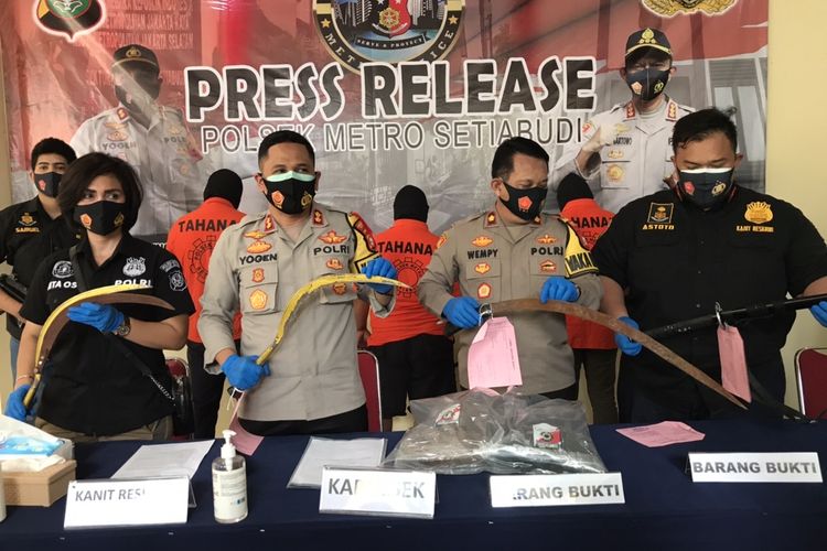 Tiga pelaku pengeroyokan pemuda berinisial JA (25) hingga tewas saat tawuran di Jalan Minangkabau Dalam, Pasar Manggis, Setiabudi, Jakarta Selatan pada 12 Desember lalu kini mendekam di penjara.