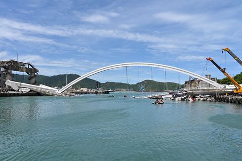 Jembatan Runtuh dan Timpa Kapal Nelayan, Sejumlah Orang Masih Hilang